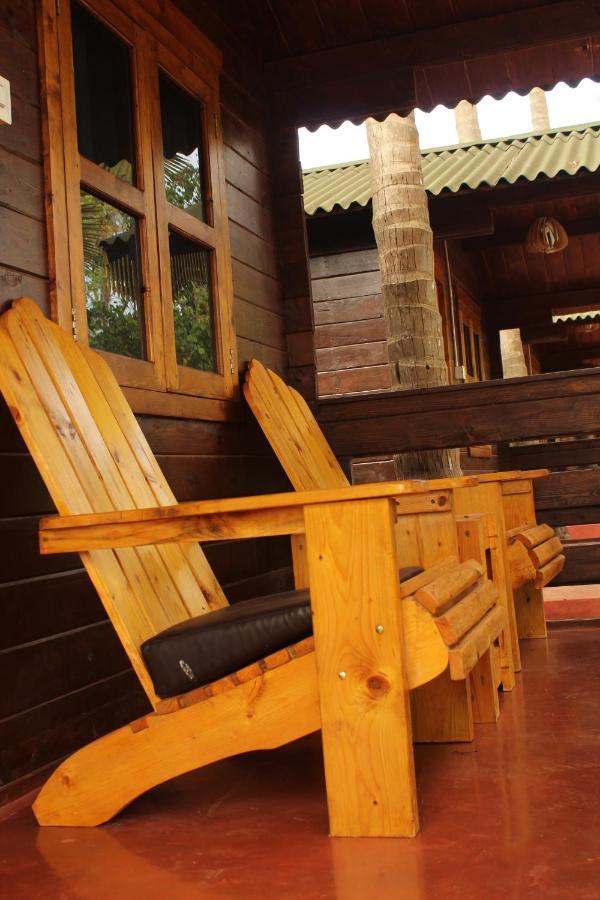 Lotus Feet Beach Resort Morjim Εξωτερικό φωτογραφία